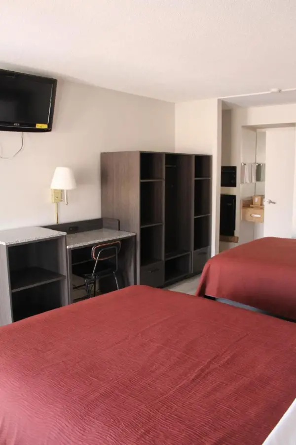 VIP Inn and Suites 4