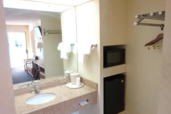 VIP Inn and Suites 7